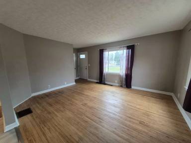 Main picture of 4005 W 2nd St