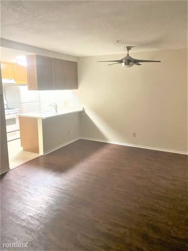 Main picture of 101 W Canada