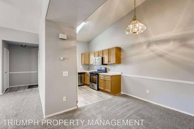 Main picture of 2000 Quartz Cliff St