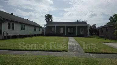 Main picture of 5815 Catina St