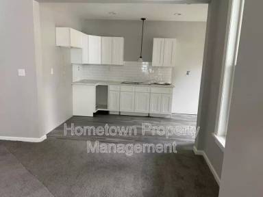 Main picture of 338 W 2nd St