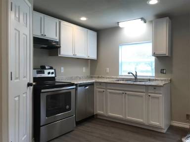 Main picture of 3026 Violet St