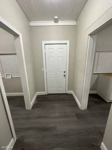 Main picture of 115 W 10th St