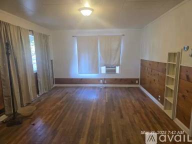 Main picture of 1440 Hall Ave