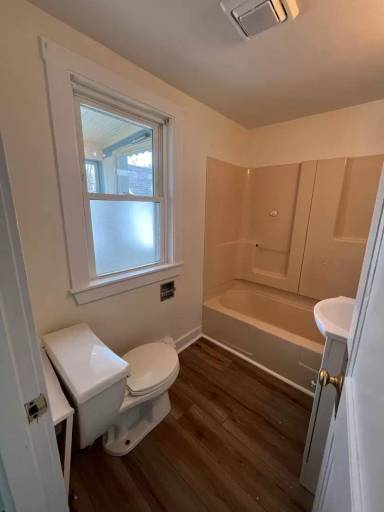 Main picture of 38 Lafayette St