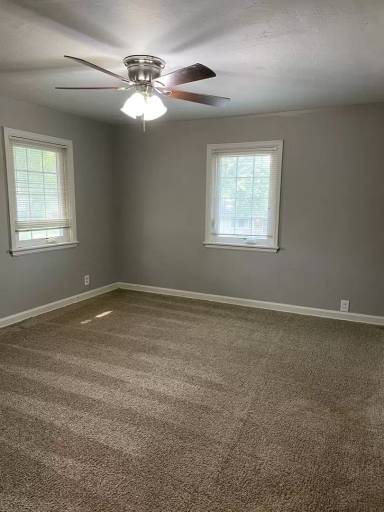 Main picture of 4819-21-23-25 St