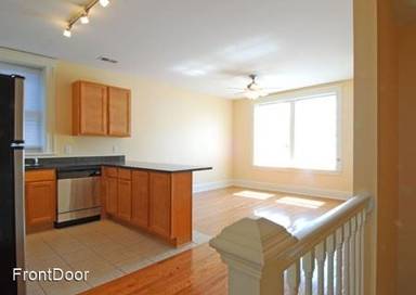 Main picture of 1021 S Boyle Ave