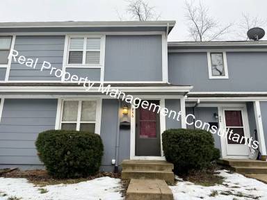 Main picture of 866 Lakeview Dr