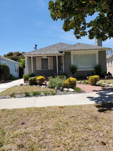 Main picture of 8037 Regis Way