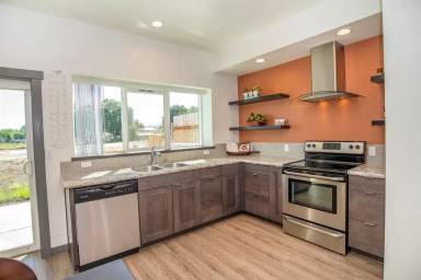 Main picture of 308 S Felts Ln