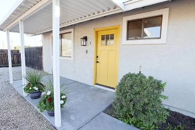 Main picture of 2331 W Belmont Ave