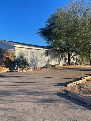 Main picture of 942 N Joshua Tree Ave