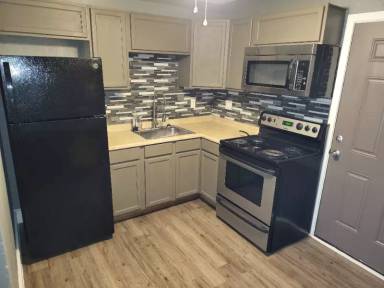 Main picture of 906 Sissom Rd