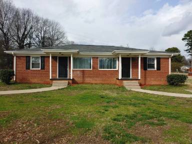 Main picture of 29 Henderson Ave