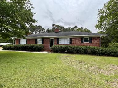 Main picture of 1919 Tarheel Rd