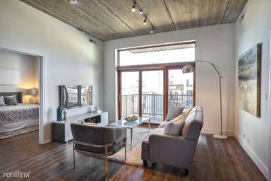 Main picture of 2944 N Halsted St