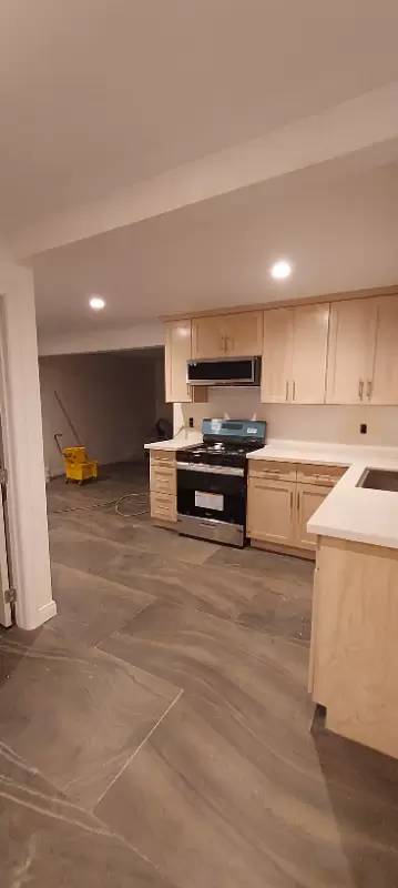 Main picture of 13905 Yukon Ave