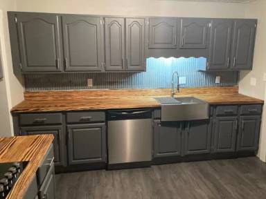 Main picture of 522 W Broadway St