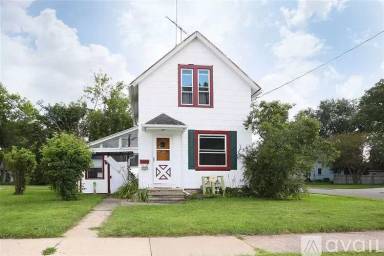 Main picture of 1523 W Rogers Ave