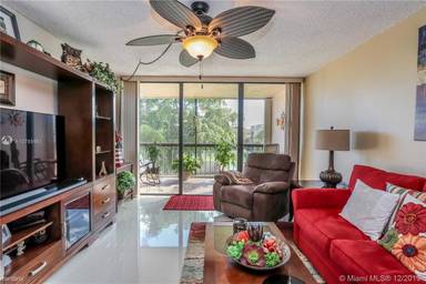 Main picture of 10425 SW 112th Ave