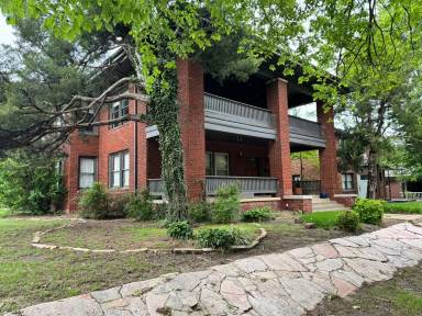 Main picture of 2903 N Robinson Ave