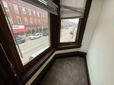 Main picture of 59 W Main St