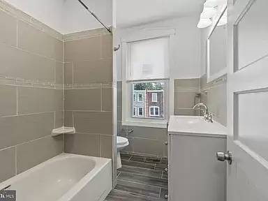 Main picture of 7138 Shelbourne St
