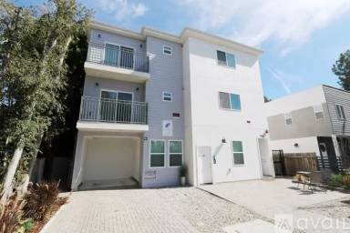 Main picture of 5632 Willowcrest Ave
