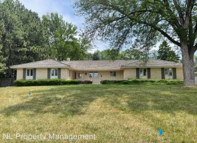 Main picture of 115 S 132nd St