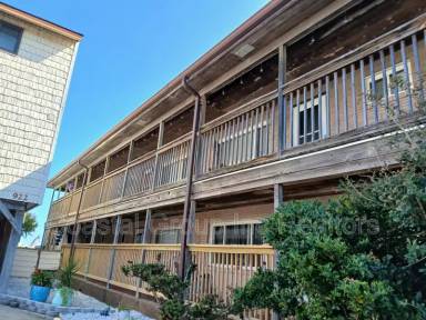 Main picture of 906 W Ocean View Ave