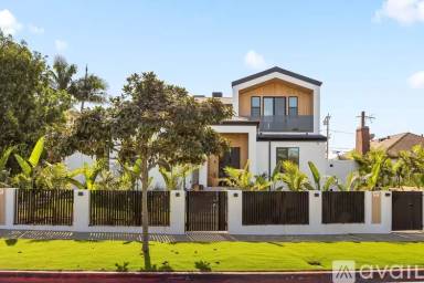 Main picture of 212 W 64th St