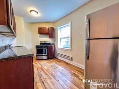 Main picture of 815-23 W Cornelia Ave