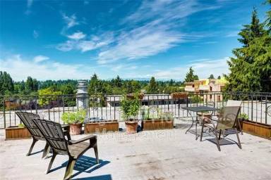 Main picture of 9710 Greenwood Ave N