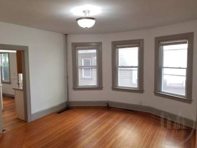 Main picture of 386 Lloyd Ave