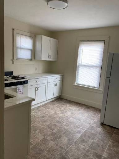 Main picture of 63 E Railroad Ave