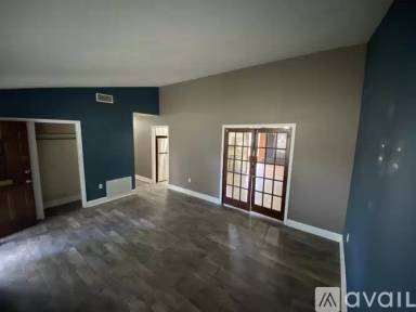Main picture of 725 Marilyn Dr