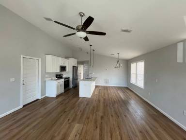 Main picture of 447 Raven Ln