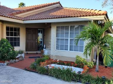 Main picture of 10401 NW 10th Ct