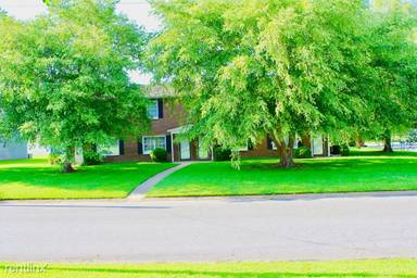 Main picture of 3201 Crestwood Dr