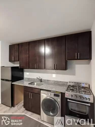 Main picture of 429 W Belden Ave