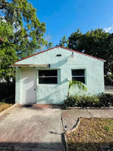 Main picture of 1810 SW 24th Ter