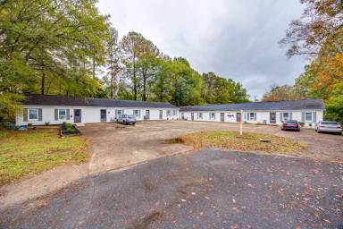 Main picture of 595 Betty St