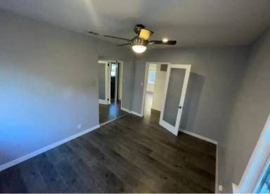 Main picture of 411 W Windsor Rd