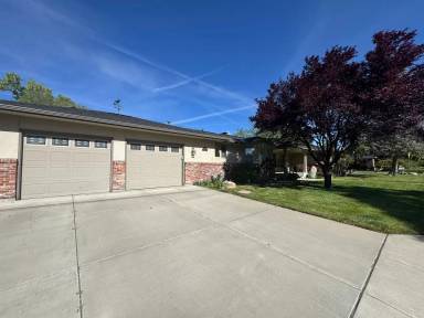 Main picture of 255 Circle Dr