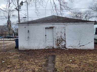 Main picture of 169 S 3rd Ave