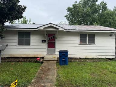Main picture of 1832 Truman St