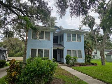 Main picture of 211 E Park St