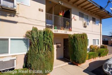 Main picture of 107 E Grove St