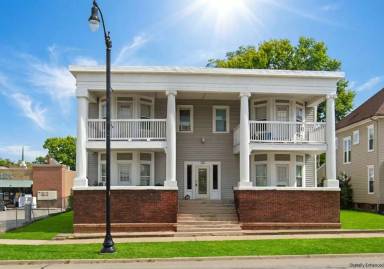 Main picture of 312 S Washington St