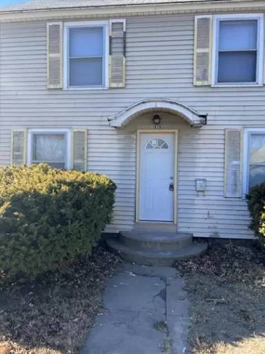 Main picture of 1015 N Poplar St